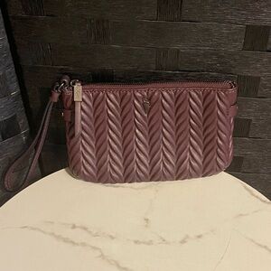 Simply Vera Vera Wang Wristlet Purse Wallet, NWOT Plum Wine Purple 3d pattern